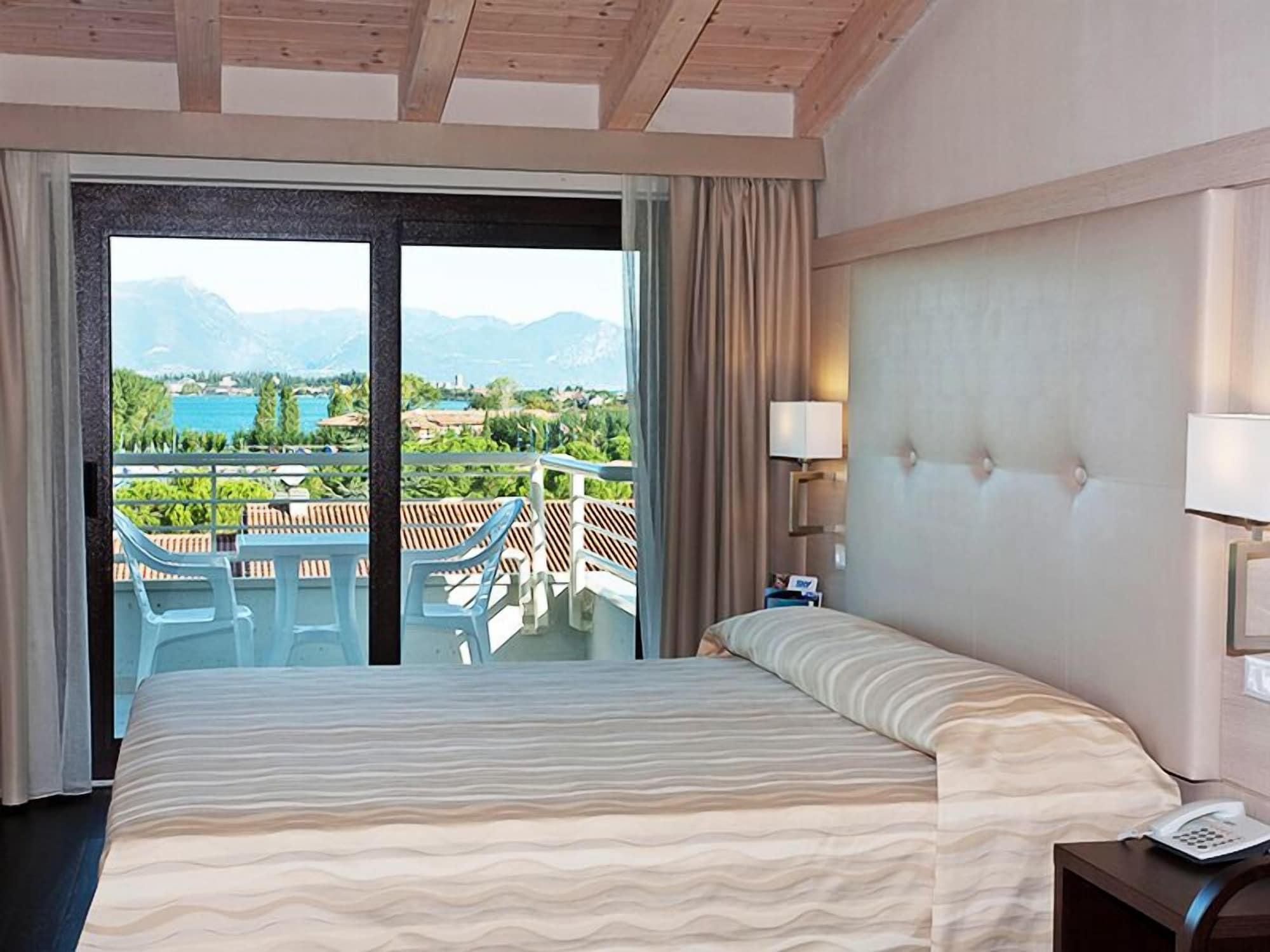 Hotel Porto Azzurro Sirmione Ngoại thất bức ảnh