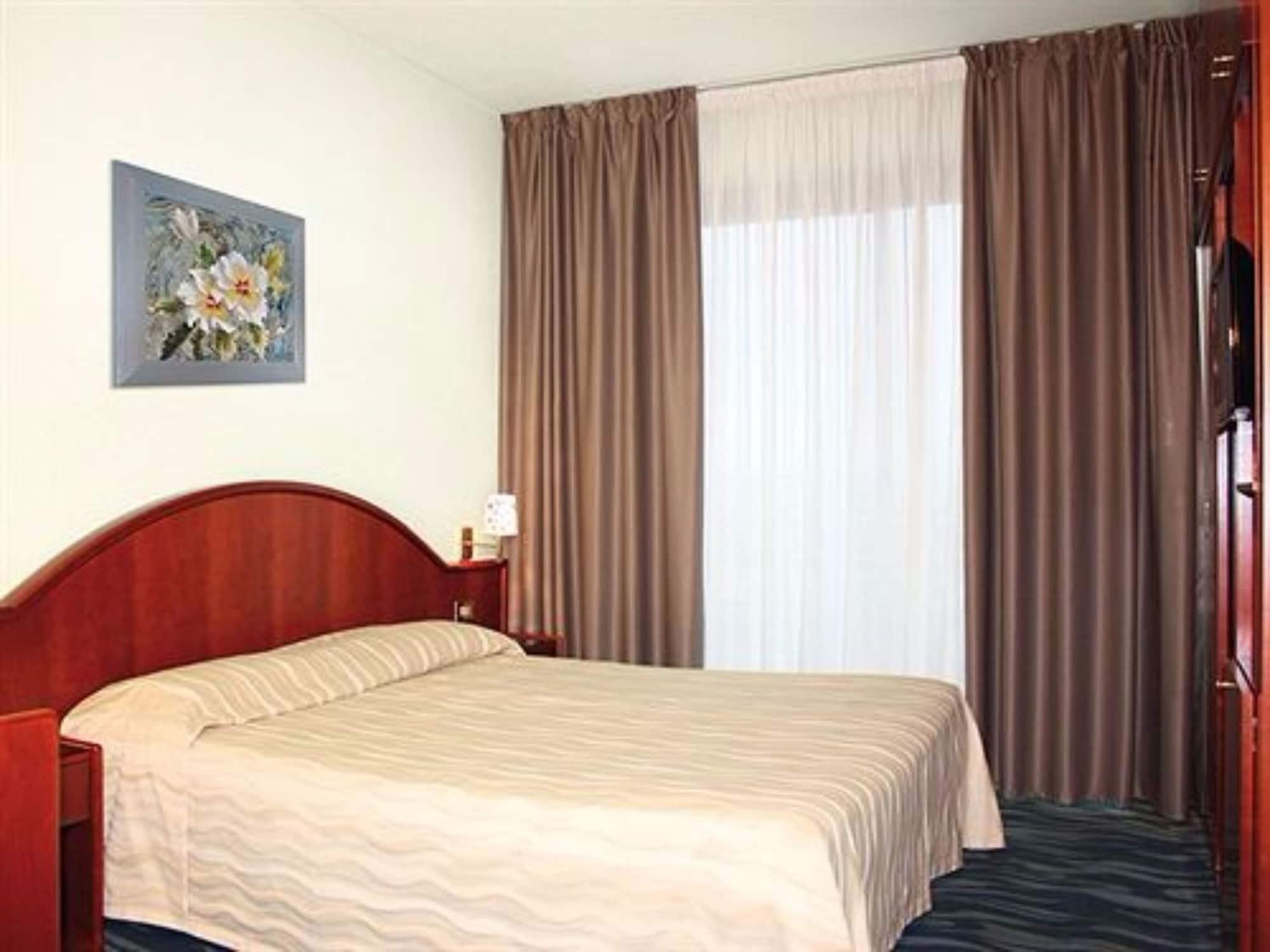 Hotel Porto Azzurro Sirmione Ngoại thất bức ảnh
