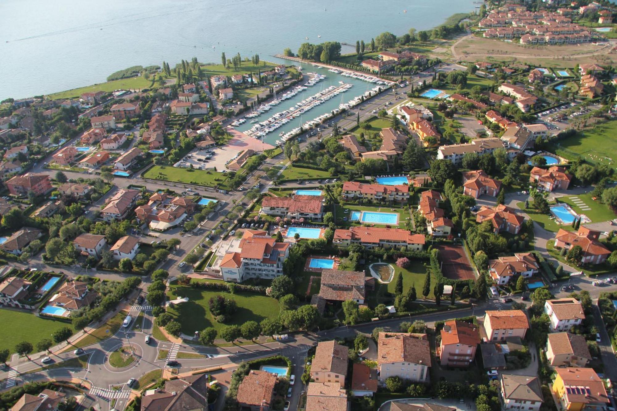 Hotel Porto Azzurro Sirmione Ngoại thất bức ảnh