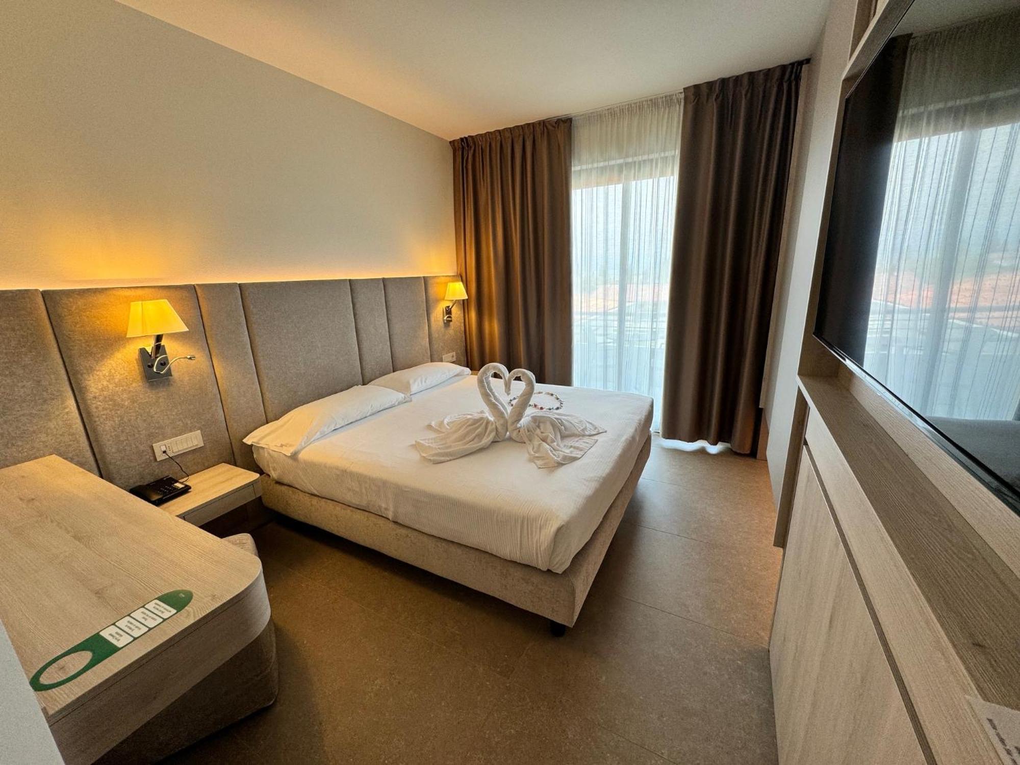 Hotel Porto Azzurro Sirmione Ngoại thất bức ảnh