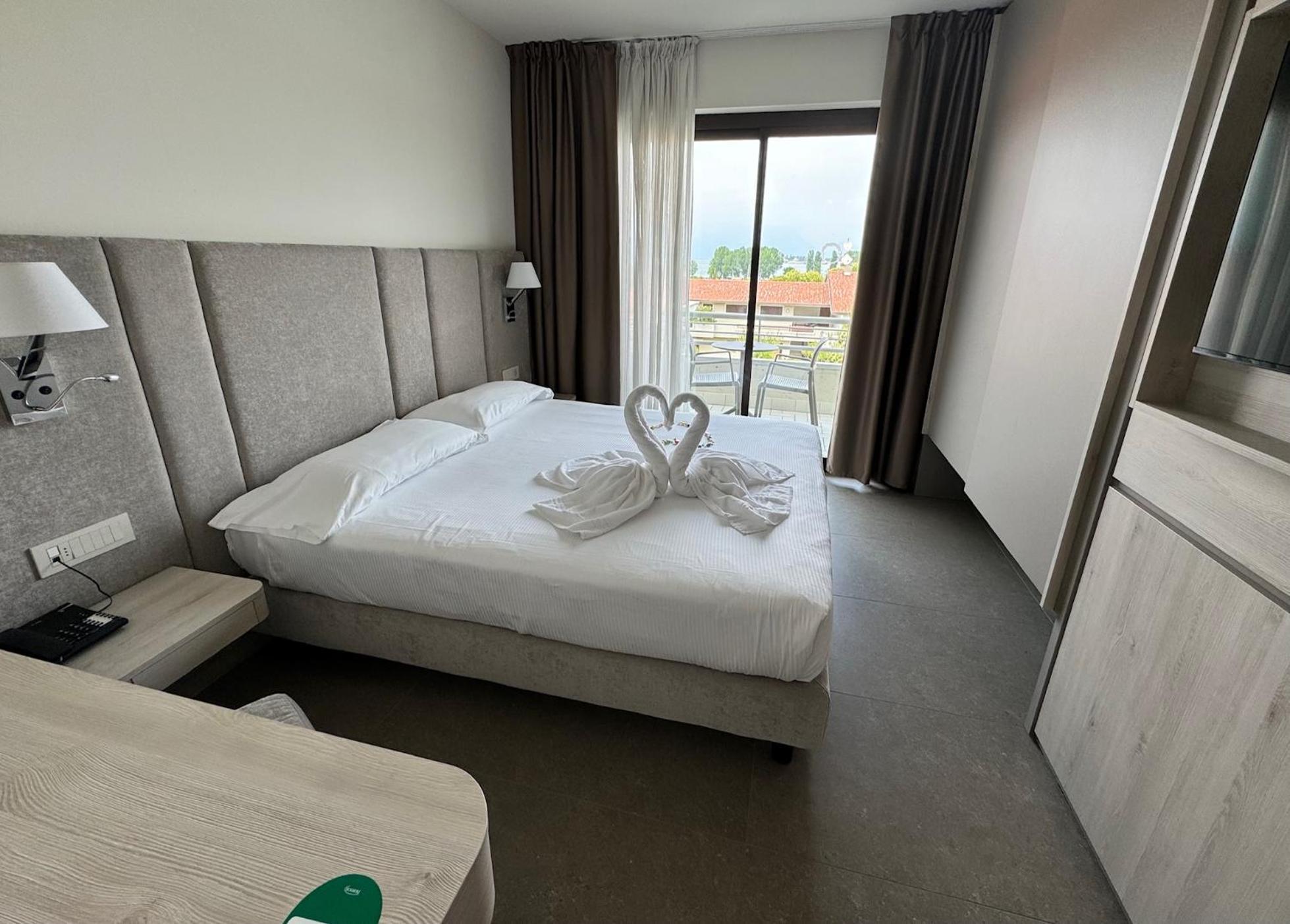 Hotel Porto Azzurro Sirmione Ngoại thất bức ảnh