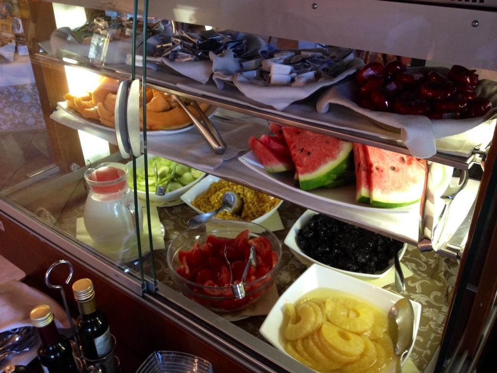 Hotel Porto Azzurro Sirmione Ngoại thất bức ảnh